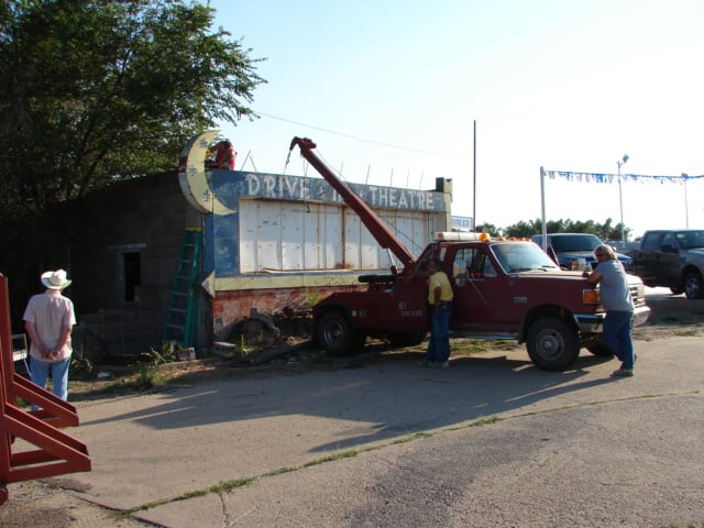 I WAS GAVE THE ORIGINAL SIGN  TO SAVE IT FROM THE NEW CONSTRUCTION OF A MOTEL