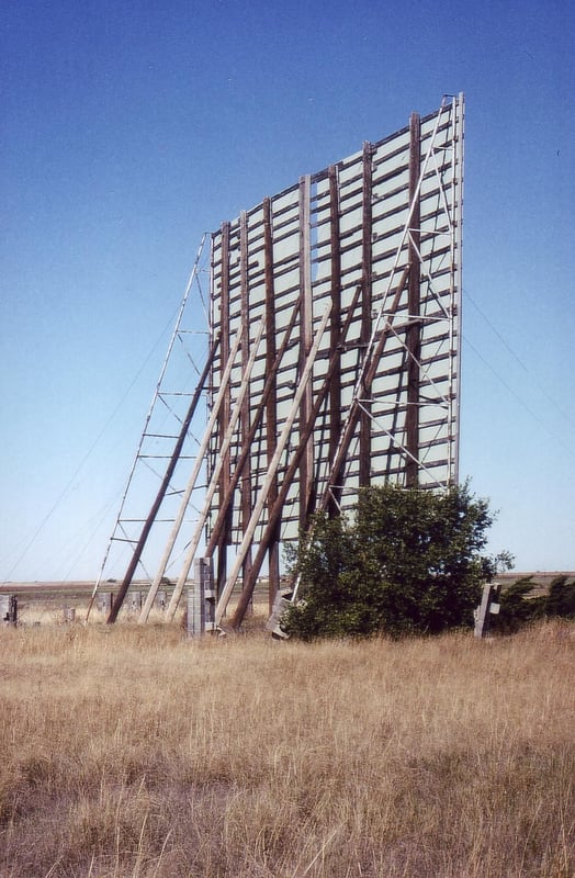 Simple screen tower construction