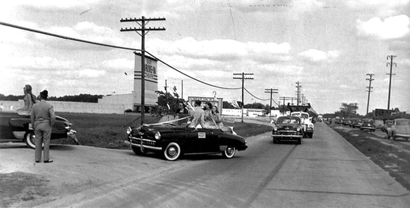 Looks like a big night at the East Drive-in