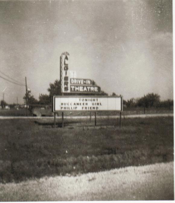 Picture of the marquee for the Algiers Drive In Theatre.