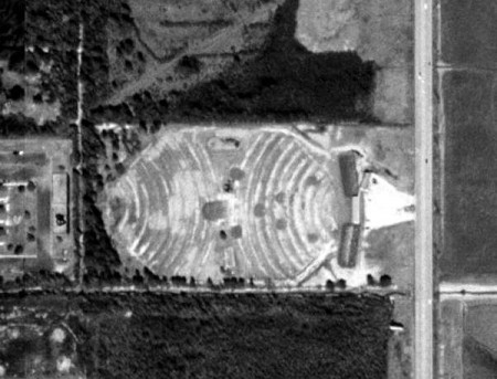 Terraserver-usa.com satelite image, east screen appears to be still standing.