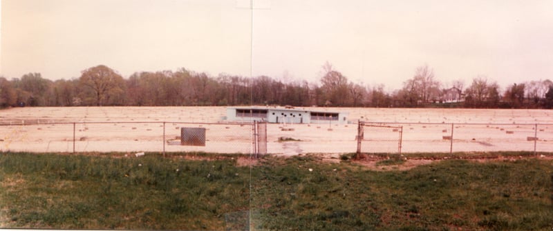 POV from playground (what was left of it).  At the time of my last visit in April 1988 (Shoot to Kill, Angel Heart), the snack bar was no longer operational.  Hence, a dark intermission.

