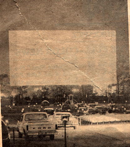 B&W photo of Laurel from July 1977 Washington Post article. This place had it all: huge playground, outdoor seats, lighted speaker poles. Those Winelands knew how to do it right.
