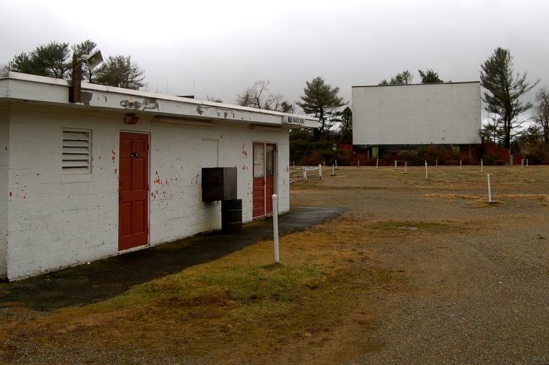 Vacationing in Maine with my girlfriend and passed it while driving North on Rt. 1.