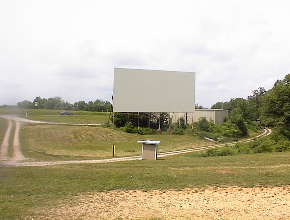 Picture of the ticket booth and the screen. The screen was knocked over by wind in 2006 and replaced with better materials.