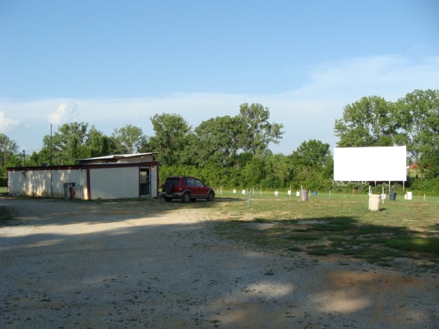 Lot and building at the Guntown D-I in Guntown, MS.
