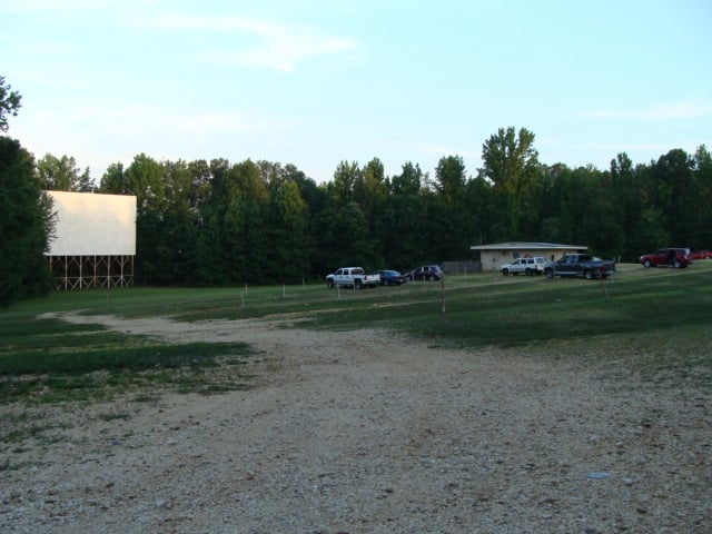 Lot and building at the Iuka D-I in Iuka, MS.