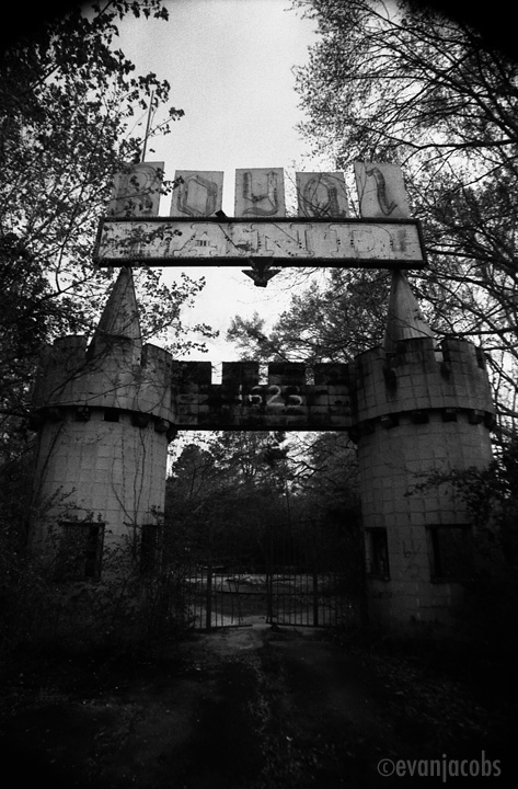 Royal Land Drive-in, Meridian, Mississippi.  This theater has been closed for quite some time.