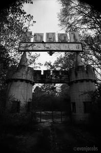Royal Land Drive-in, Meridian, Mississippi.  This theater has been closed for quite some time.