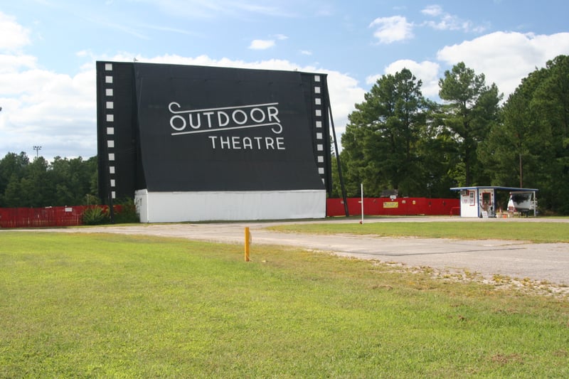 Panoramic picture of the theatre from Old Rt. 1