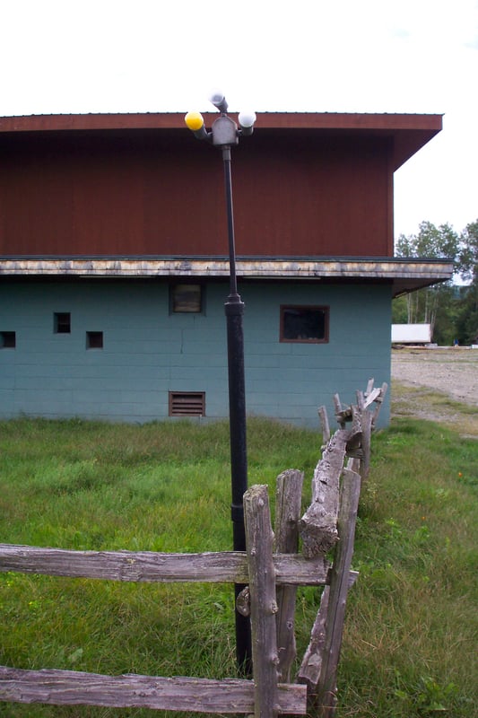 Front right side view of snack bar.