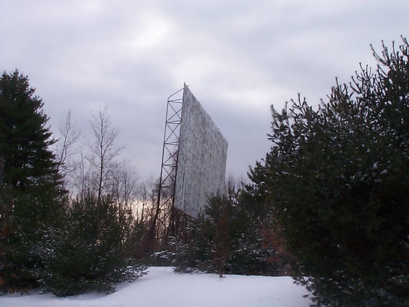 side view of screen from main road