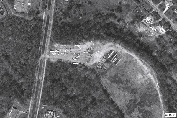 UPDATED TERRASERVER 1999 AERIAL OF THE DIX DRIVE-IN THEATER. THE FIRST ONE I ATTENDED IN MY OWN CAR BACK IN 1976. HUGE SCREEN.
MR. TED