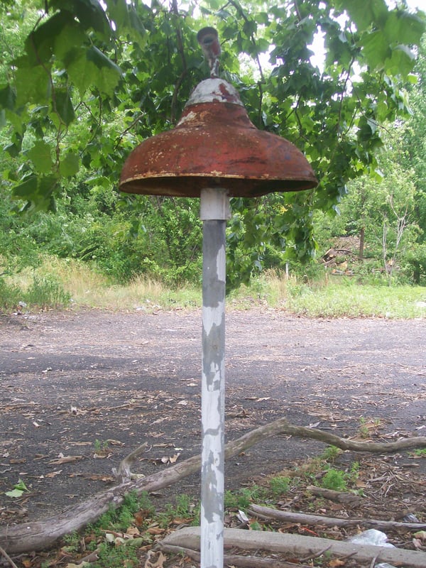 Lamp at the main entrance. There was a sign there asking you to turn off your head lights