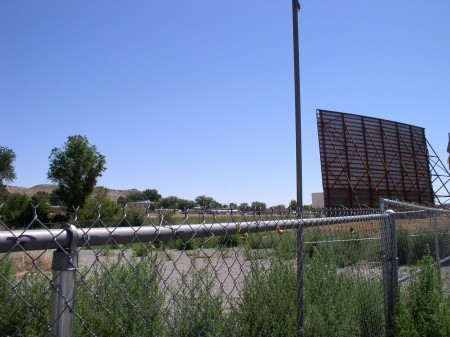 These are pictures of the Apache Drive-In located in Farmington, NM. This Drive-In looks to have been closed for many years. Perhaps 20 years or more.
taken July 5th, 2004