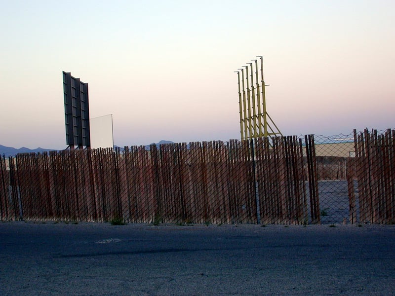 Sideview of three of the screens... note that the third is a skeleton only.