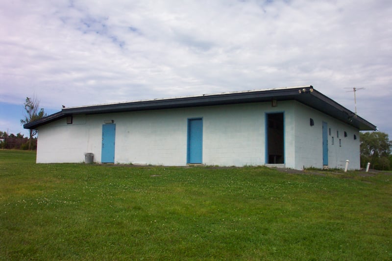 side view of snack bar