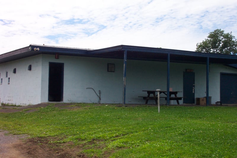 side view of snack bar