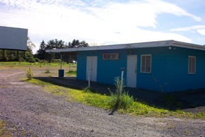 side view of snack bar, screen