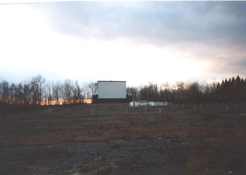 screen and field with speaker poles