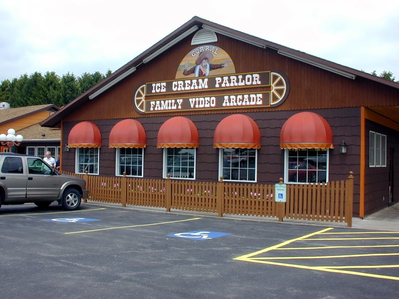 Main building with pizza parlor, icecream parlor, etc.