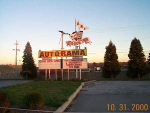 Entrance with screen 1 and box office in the background.