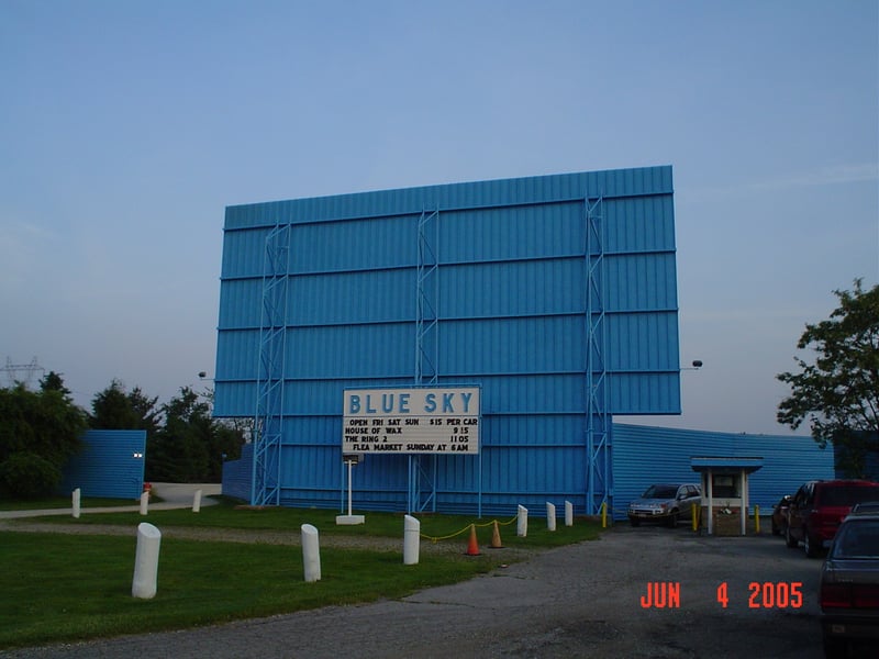 The Blue Sky screen tower got a fresh coat of paint before the start of the 2005 season. It looks great! The Magic City, owned by the same people, was painted also, according to an employee.