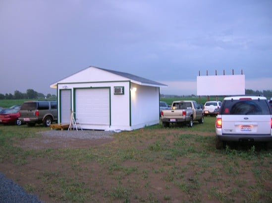 Projection shed & screen