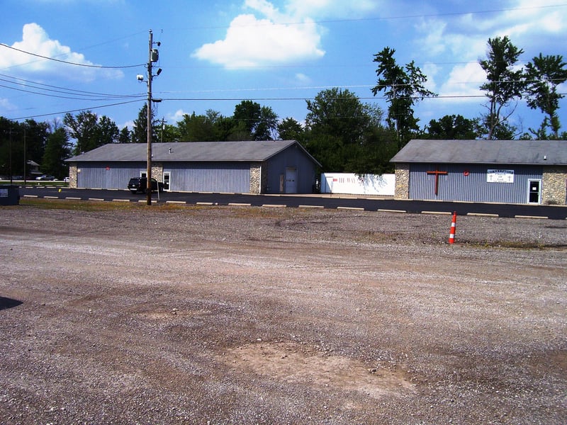 This is about the area where the playground used to be....though there used to be a pretty wide creekditch that you crossed to get to the playground.....it's filled in here at this point....but farther up going towards the concession stand it's still ther