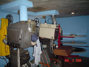 The Simplex projector on the right is the one being used with the platter.