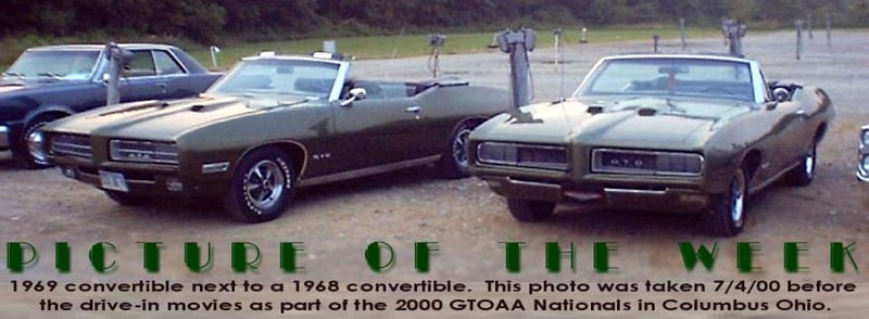 Kingman Drive-In, Delaware Ohio
GTOAA club meet event 7/7/2000
'68 GTO convt belonging to John Jump was Picture Of The Week on 7/9/00 on http://UltimateGTO.com web
site. This car sits next to a '69 convertible at the Kingman Drive-In.
Both are the sa
