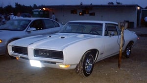 Kingman Drive-In, Delaware Ohio
GTOAA club meet event 7/7/2000
Sean's '68 GTO hardtop white at movies.  Sean runs the popular 
GTO website called UltimateGTO.com