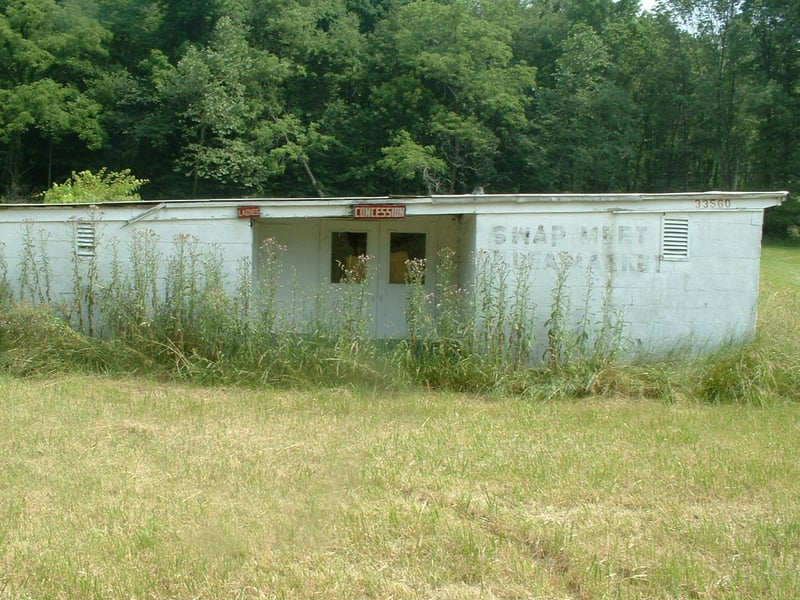 Side view of the snack bar with ladies restroom, and consessions entrance. This is on the left side of the building if you are facing it from the front.