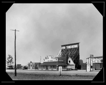 screen tower, entrance gate, and the front of the ozoner from the road, taken 1937 (from Lynn D.I.'s website)