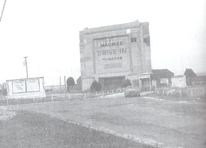 screen tower,marquee and entrance after closing and before demolition.Quite a difference between this photo and the other one which was probably taken when it opened.