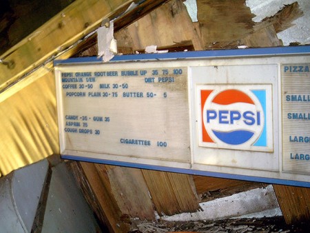 Menuboard in the snack bar. Look at those prices!! Apparently the theatre closed after 1983 season, since that's the year on a calender in the projection booth. (So these are 1983 prices, I assume.)