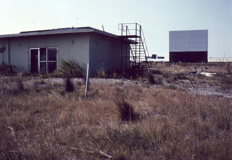 The unusual shape of the marquee can be seen to the left of the screen