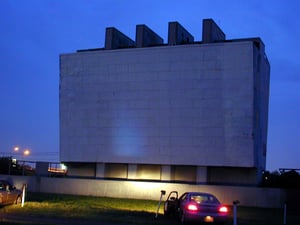 Side 1 of the double-sided screen tower