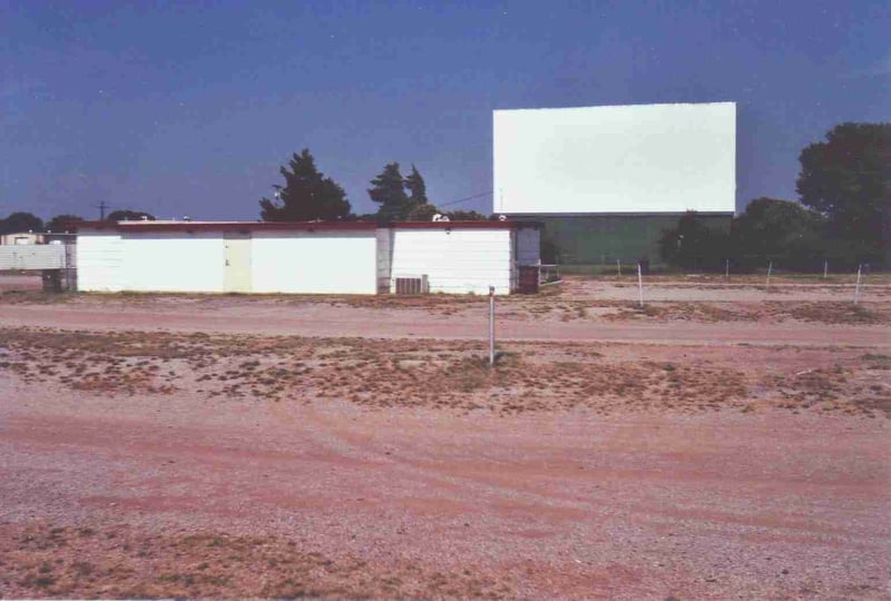 Screen and snack bar