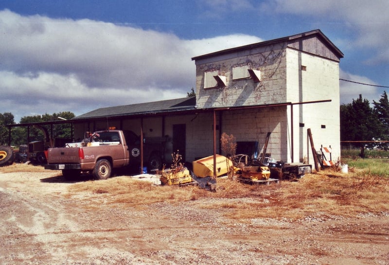 Projection/concession building