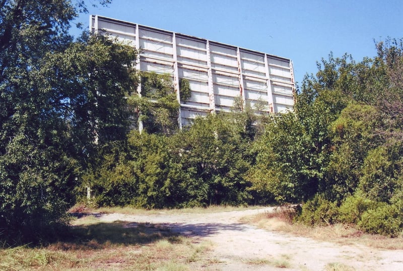 The huge screen in the morning sun. Entrance at right, exit at left