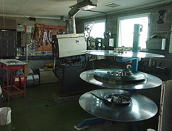 Motor Vu projection booth with 4500 watt xenon projection