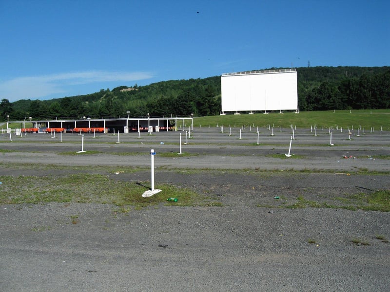 THE NEXT DAY. SCREEN AND CONCESSIONS. NICE ALL AROUND.