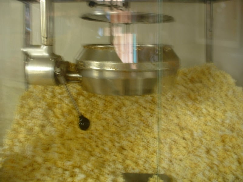 Pop corn popper kettle
