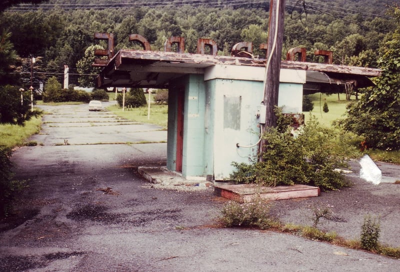 View towards marquee with lamps lining the
entranceway