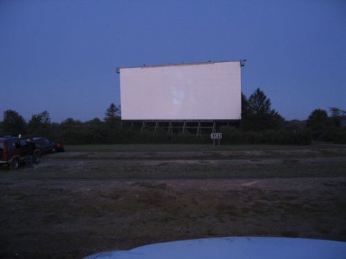 THE LAST SCENE OF THE LAST MOVIE BEFORE THE DAWN. LOOK CLOSE AND YOU CAN MAKE OUT THE IMAGE ON THE SCREEN. THE MAHONING SHOWED FILMS FROM 8PM TO 6AM. DIE HARDS AND DISTANT OZONERS STUCK IT OUT TO THE END.