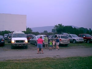 Crowd in field at Screen 1