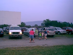 Crowd in field at Screen 1