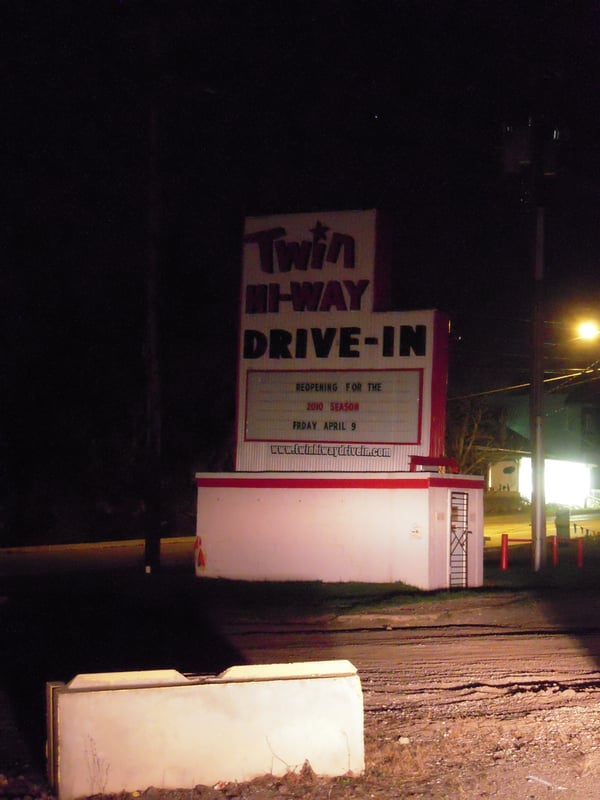 The marquee of Twin Hi-Way Drive-In