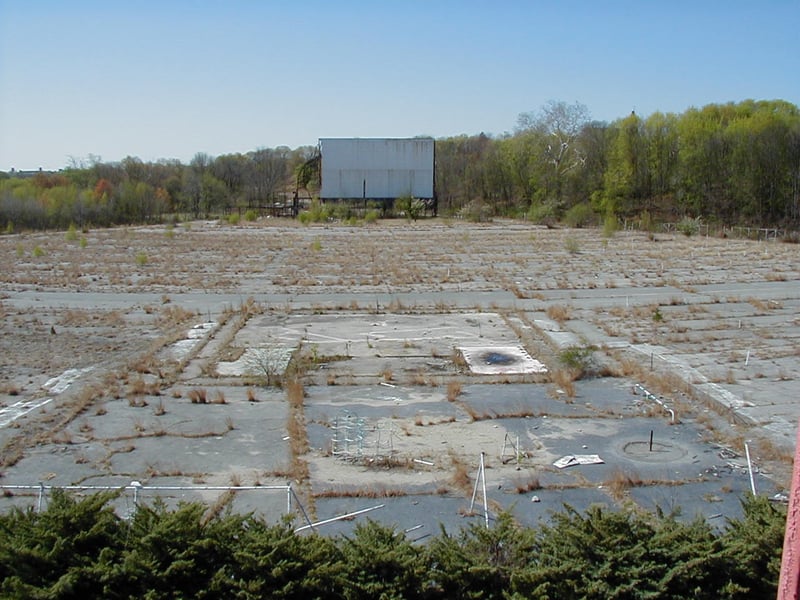 Looking toward the first screen from the antenna mast.